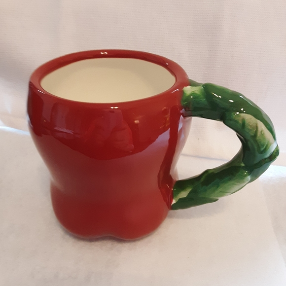 Apple red coffee/tea mugs. - Picture 2 of 8